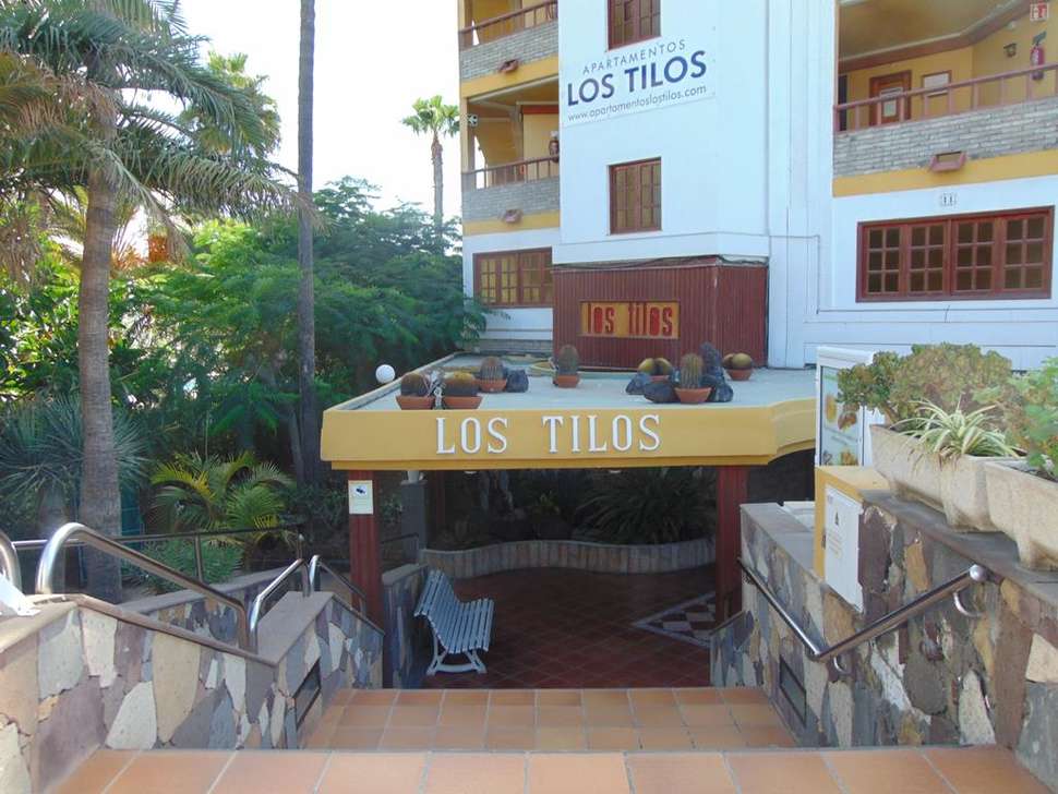 Een foto van de buitenkant van Appartementen Los Tilos