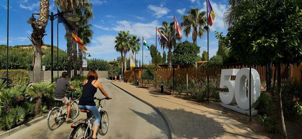 Een foto van de buitenkant van Tamarit Park Resort