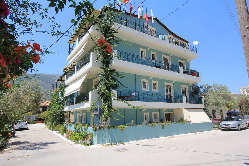 Ein Foto von der Außenansicht des Vassiliki Bay