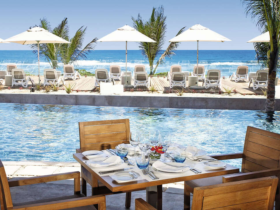 Een foto van het zwembad bij Radisson Blu Poste Lafayette Resort & Spa