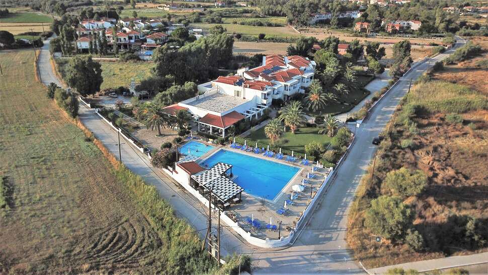 Een foto van het zwembad bij Hotel Kalloni Bay