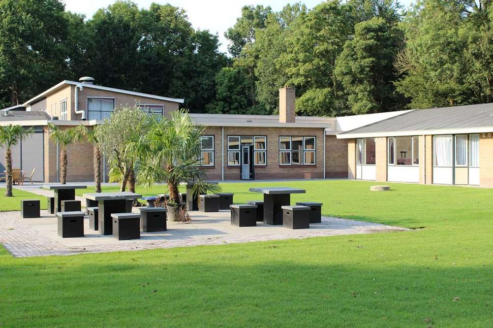 Een foto van het terras bij Hotel de Elderschans