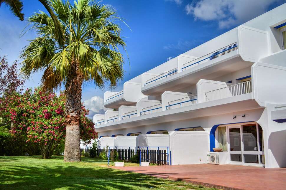 Een foto van de buitenkant van Carvoeiro Garden Hotel