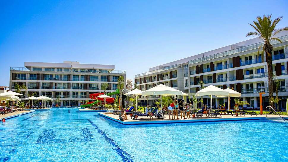Ein Foto Courtyard Long Beach Holiday Resort