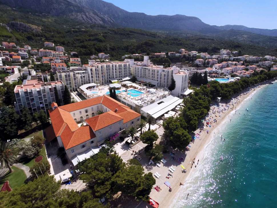 Een foto van de buitenkant van Bluesun Hotel Alga