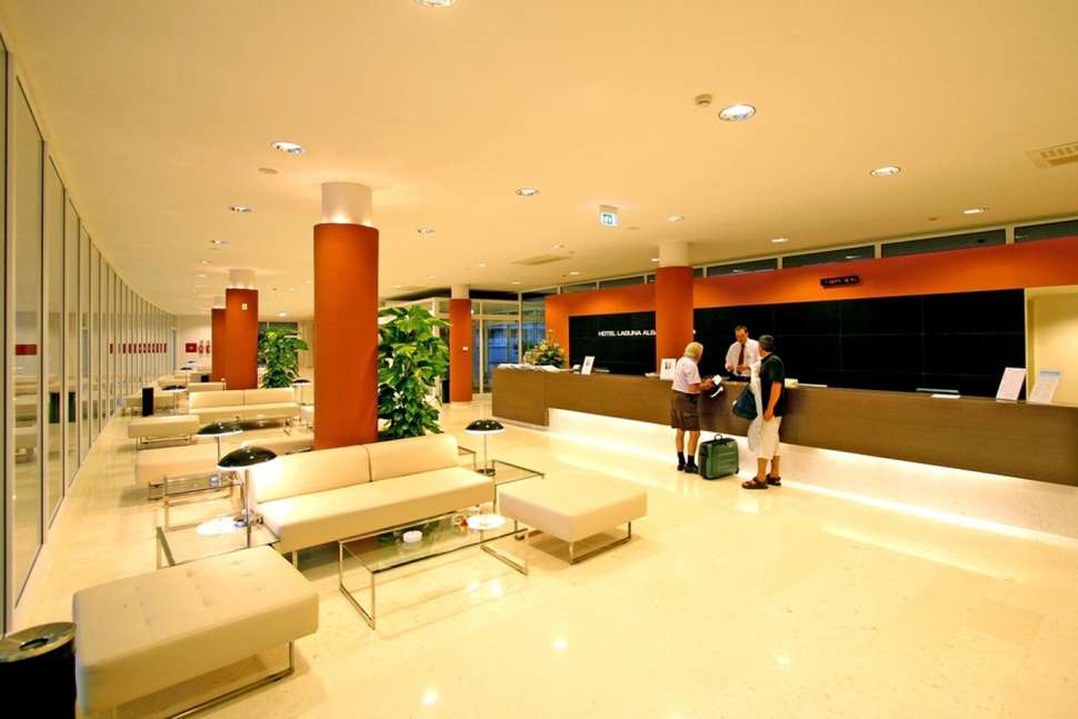 Een foto van het interieur van Hotel Albatros Plava Laguna