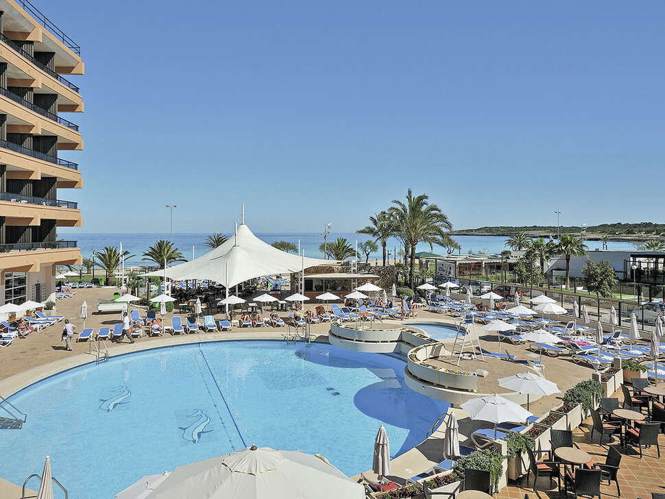 Een foto van het zwembad bij Allsun Hotel Sumba