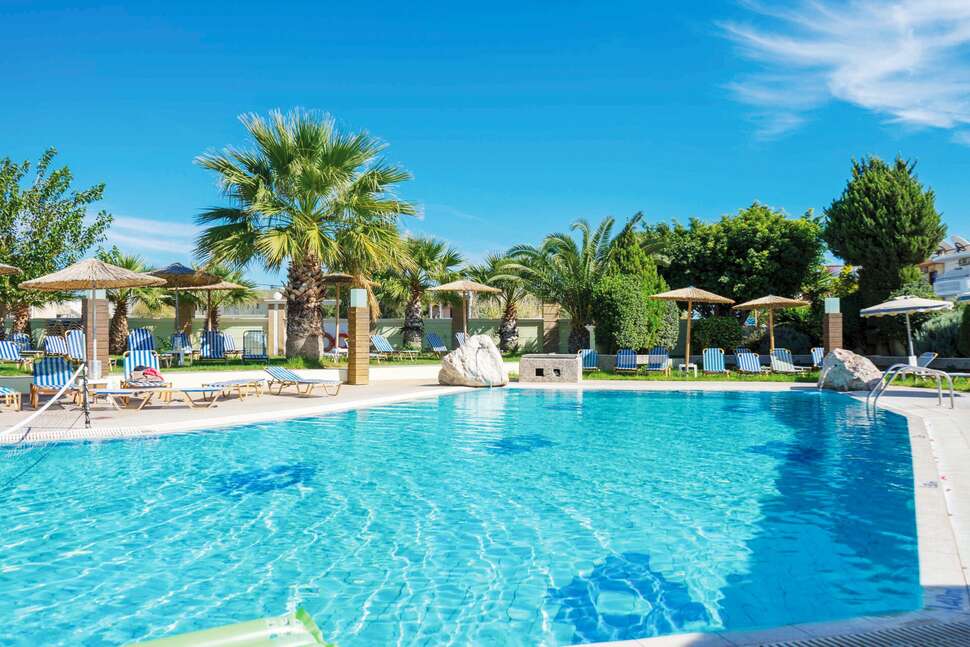 Een foto van het zwembad bij Stamos Hotel Faliraki
