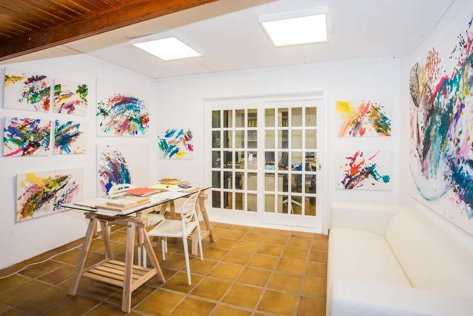 Een foto van het interieur van Los Tulipanes