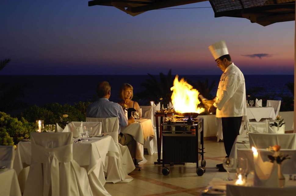 Een foto van de faciliteiten bij Constantinou Bros Athena Royal Beach Hotel