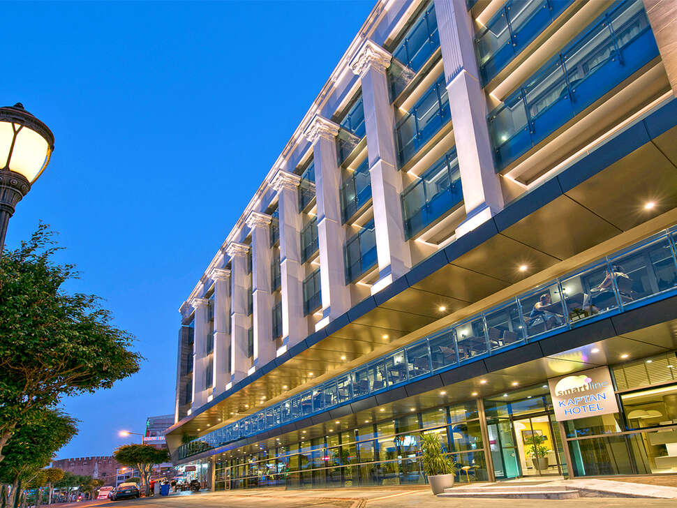 Een foto van de buitenkant van Kaptan Hotel