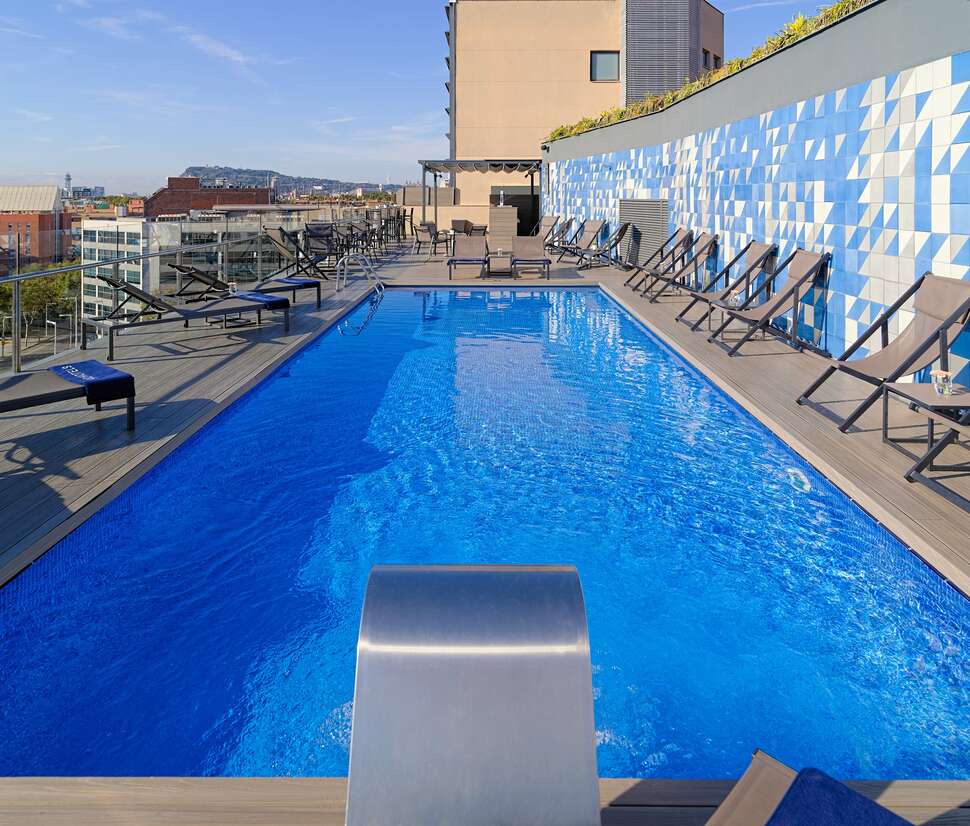 Ein Foto vom Pool im H10 Marina Barcelona