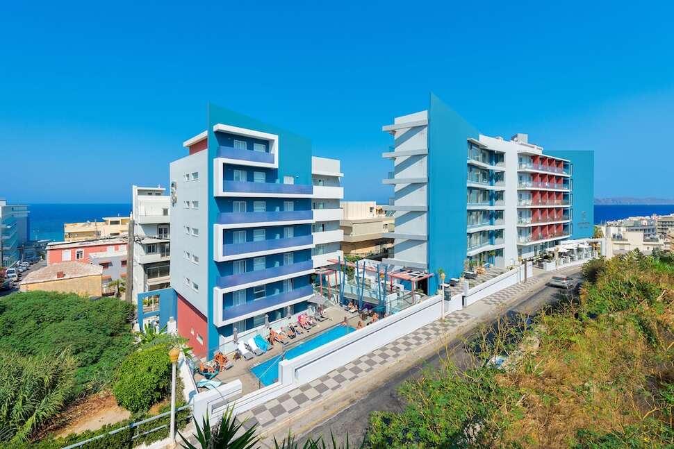 Een foto van de buitenkant van Semiramis City Hotel