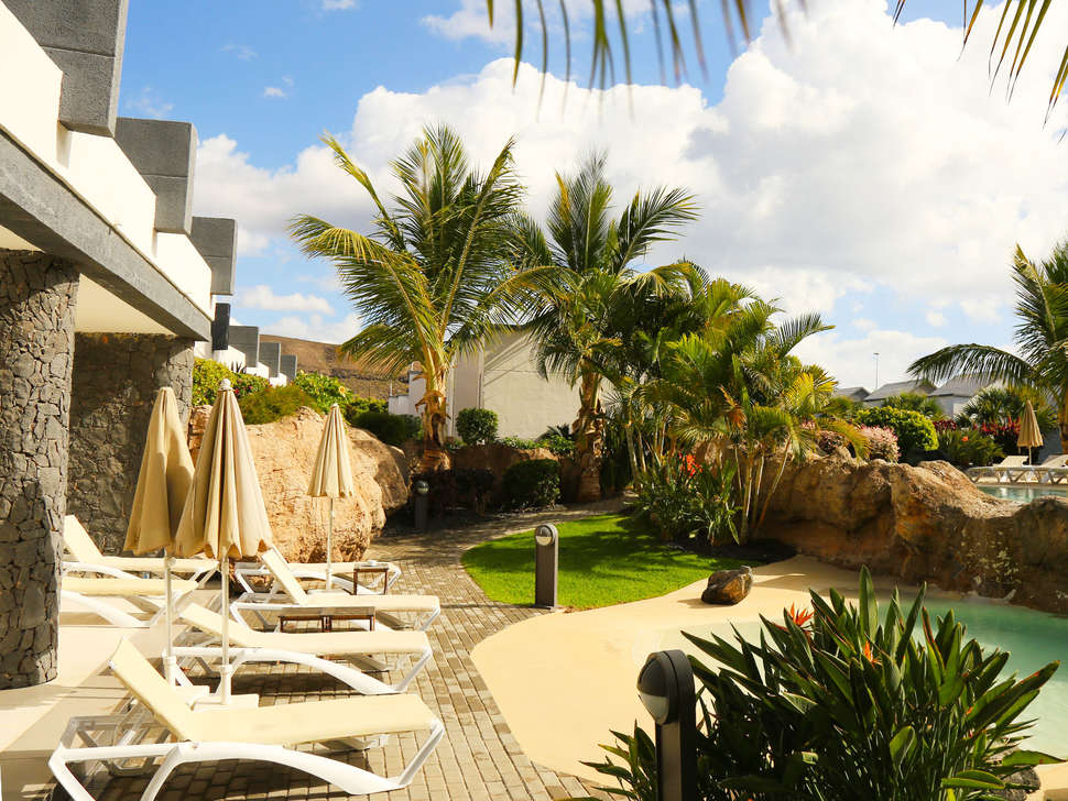 Een foto van het zwembad bij R2 Romantic Fantasia Dreams & Suites Hotel
