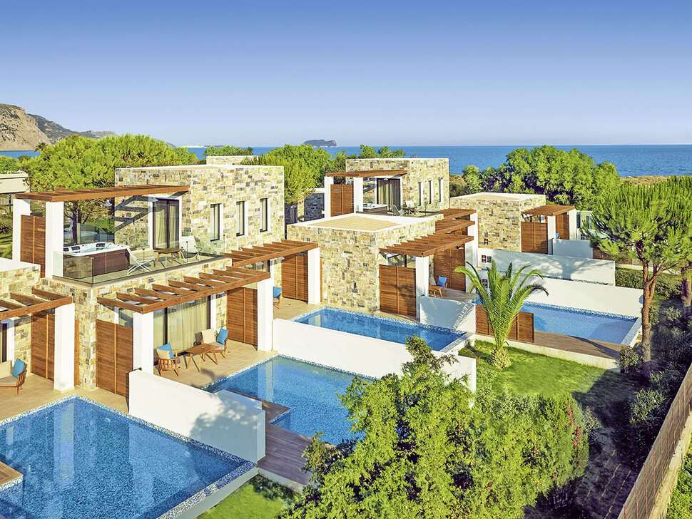 Ein Foto vom Pool im Golden Sun Resort & Spa