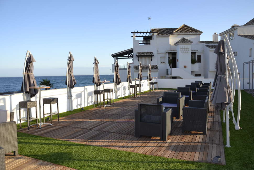 Een foto van het terras bij Gran Hotel Costa del Sol