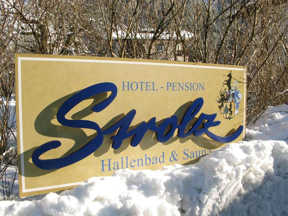 Een foto van de buitenkant van Hotel Pension Strolz