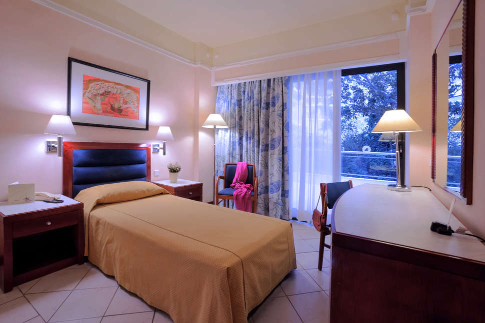 Ein Foto Mediterranean Hotel