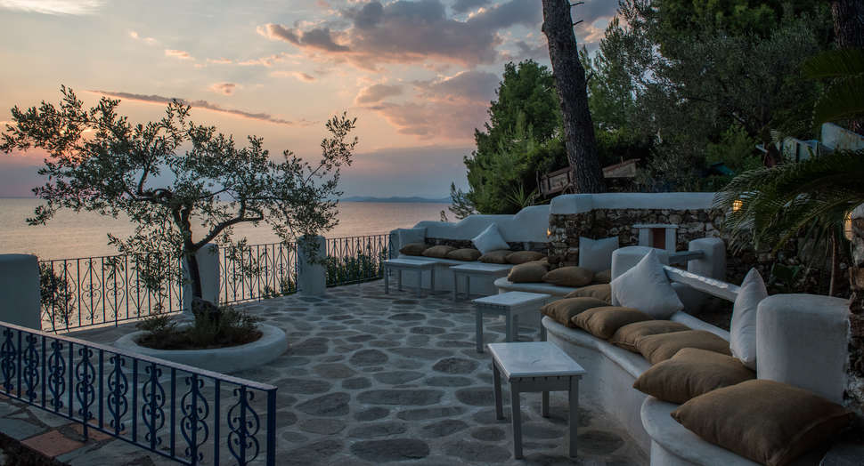 Ein Foto von der Terrasse im Virginia Hotel