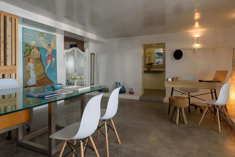 Een foto van het interieur van Kalestesia Suites