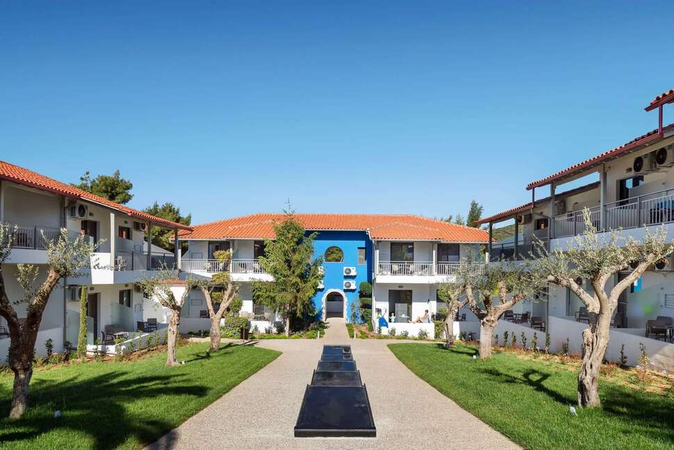 Een foto van de buitenkant van Philoxenia Hotel