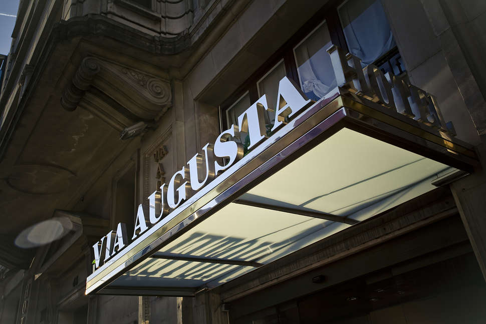 Ein Foto von der Außenansicht des Hotel Via Augusta