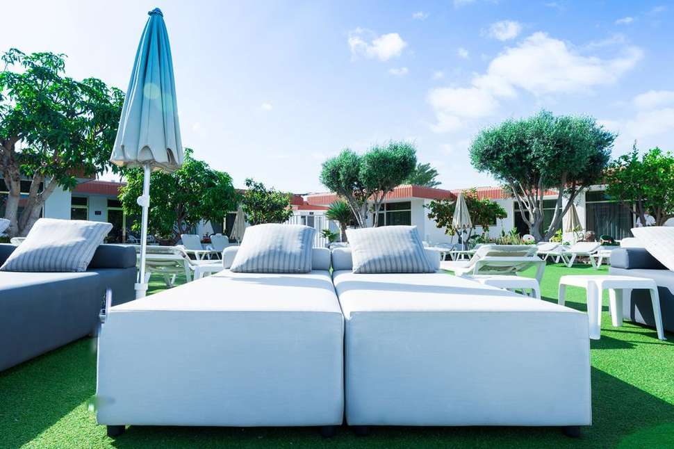 Een foto van het terras bij Bungalows Dona Rosa