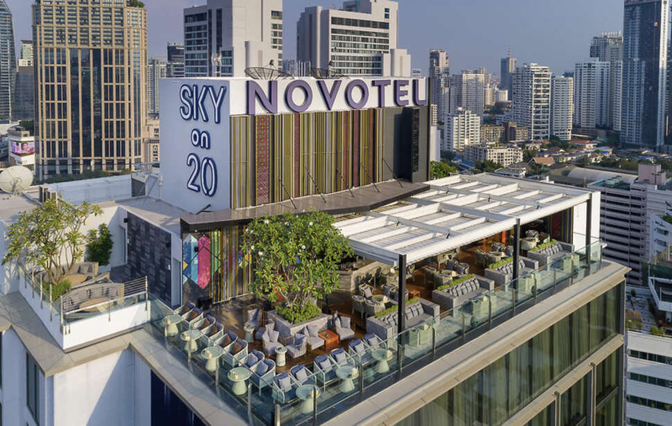 Ein Foto von der Terrasse im Hotel Novotel Bangkok Sukhumvit 20