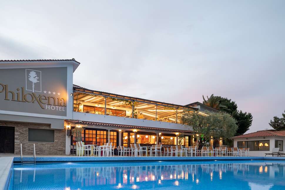 Een foto van het zwembad bij Philoxenia Hotel