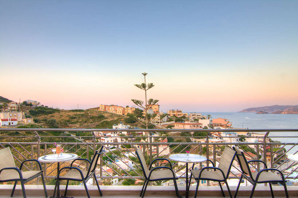 Ein Foto von der Terrasse im Aparthotel Athina