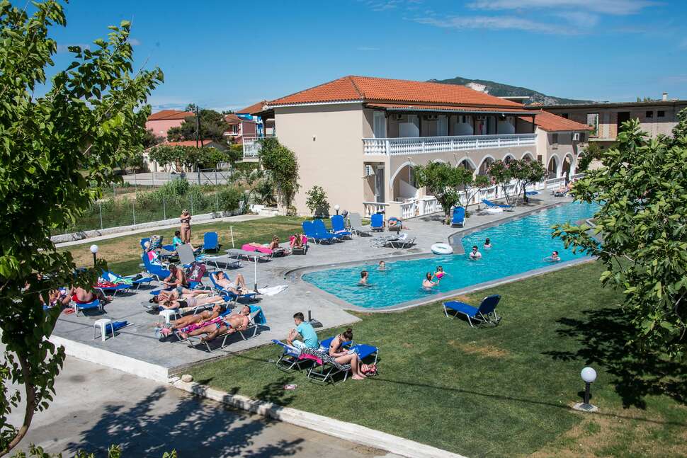 Ein Foto vom Pool im Surreal Zante Plaza Hotel & Apartments