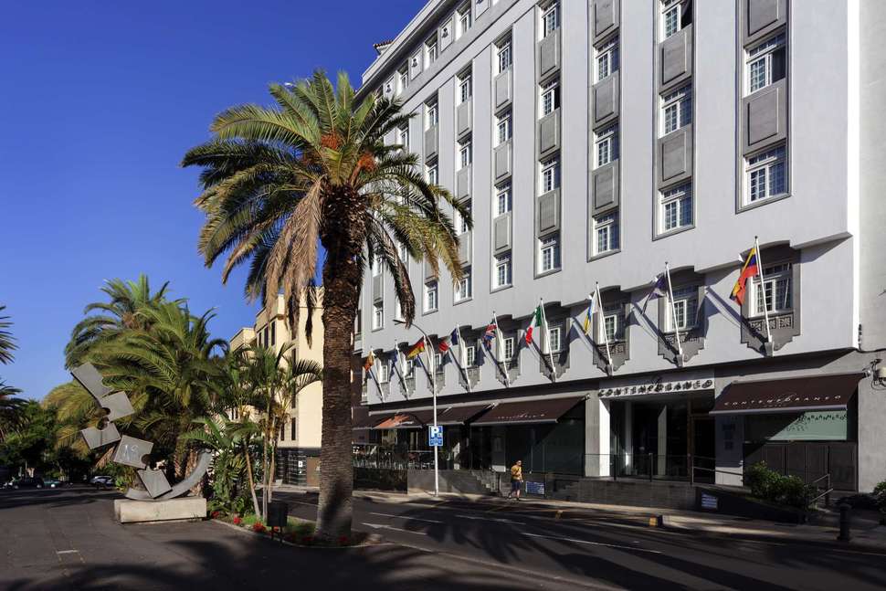 Ein Foto von der Außenansicht des Barcelo Santa Cruz Contemporaneo