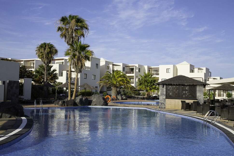 Een foto van het zwembad bij Vitalclass Lanzarote Sports & Wellness Center