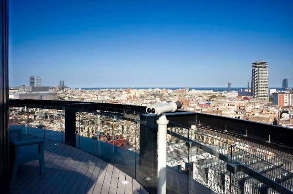 Een foto van de buitenkant van Barcelo Raval
