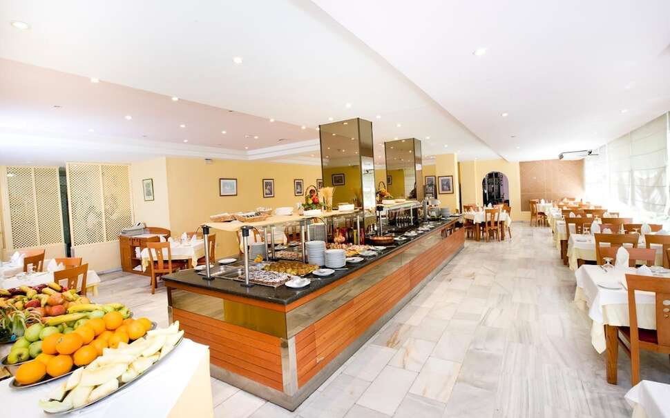 Ein Foto Hotel Monarque El Rodeo