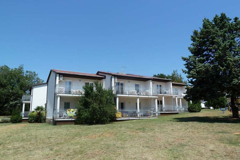 Ein Foto von der Außenansicht des Ai Pini Medulin Resort