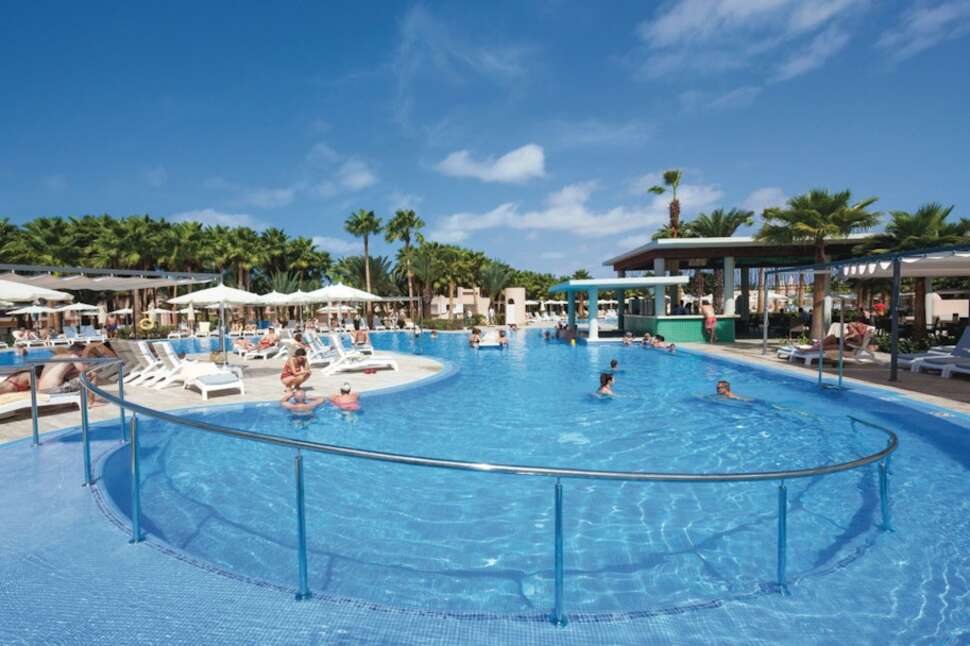 Een foto van het zwembad bij Riu Cabo Verde