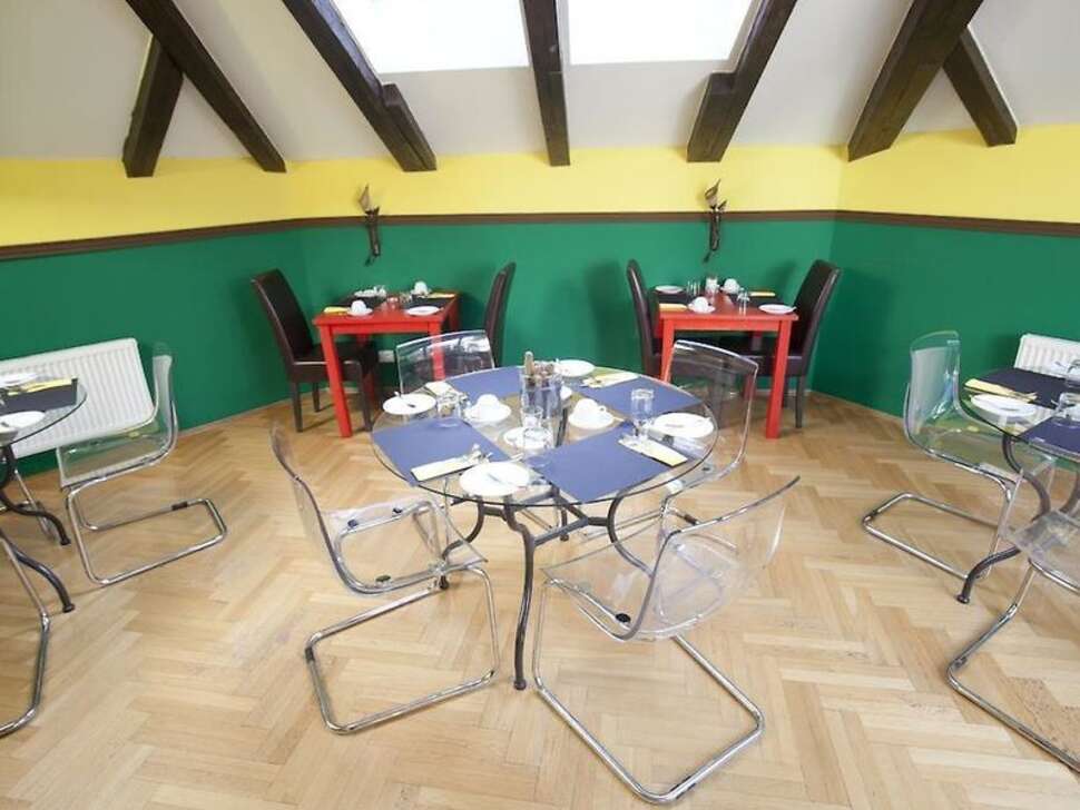 Een foto van Deminka Palace