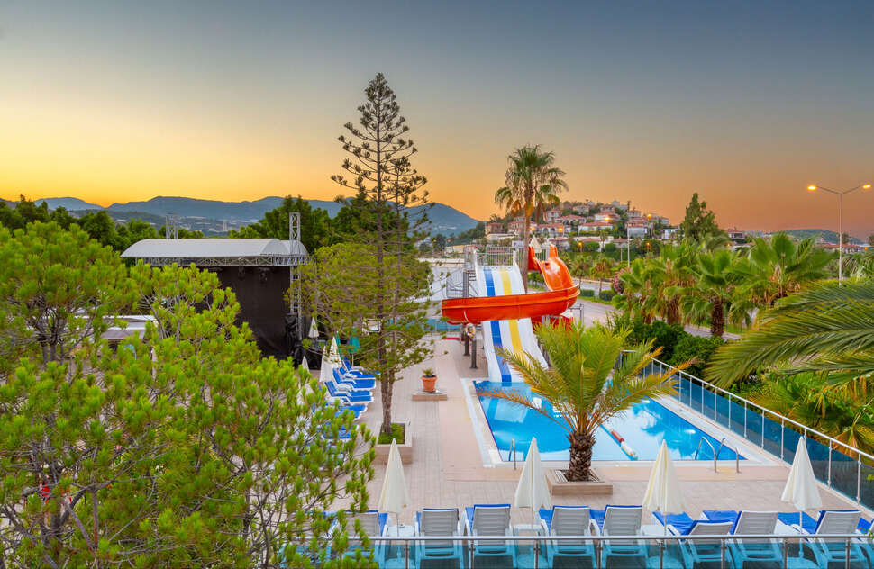 Ein Foto vom Pool im Numa Konaktepe Hotel