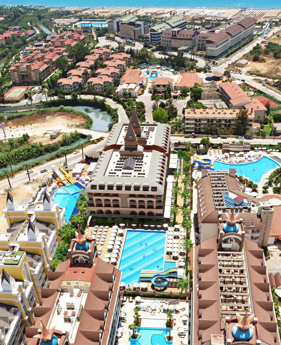 Een foto van de buitenkant van Side Orange Palace