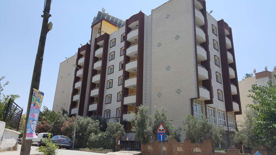 Ein Foto von der Außenansicht des Golden Moon Aparthotel