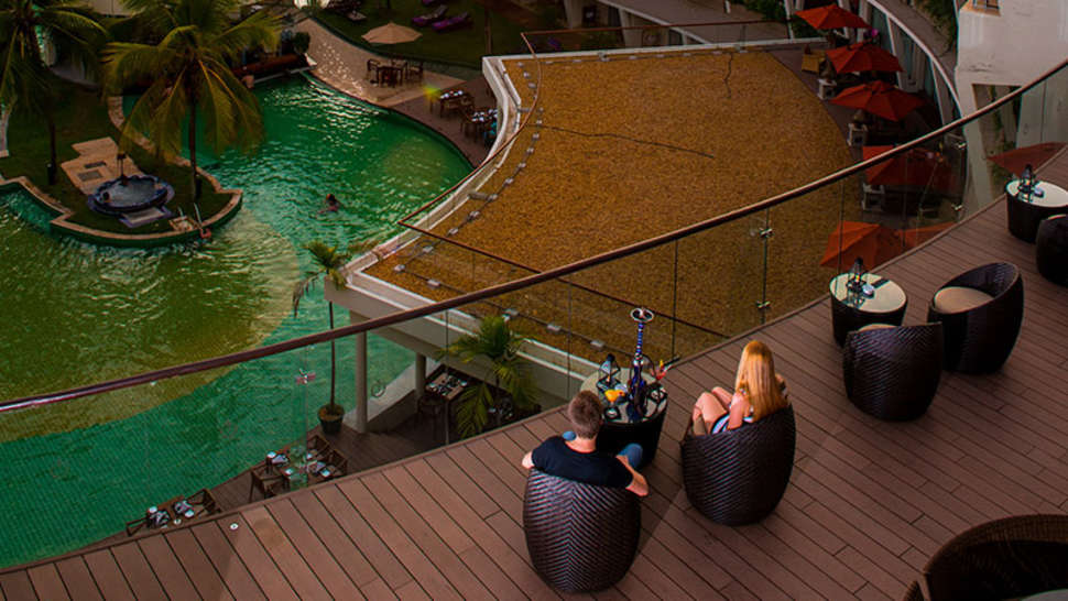 Een foto van het terras bij Occidental Eden Beruwala
