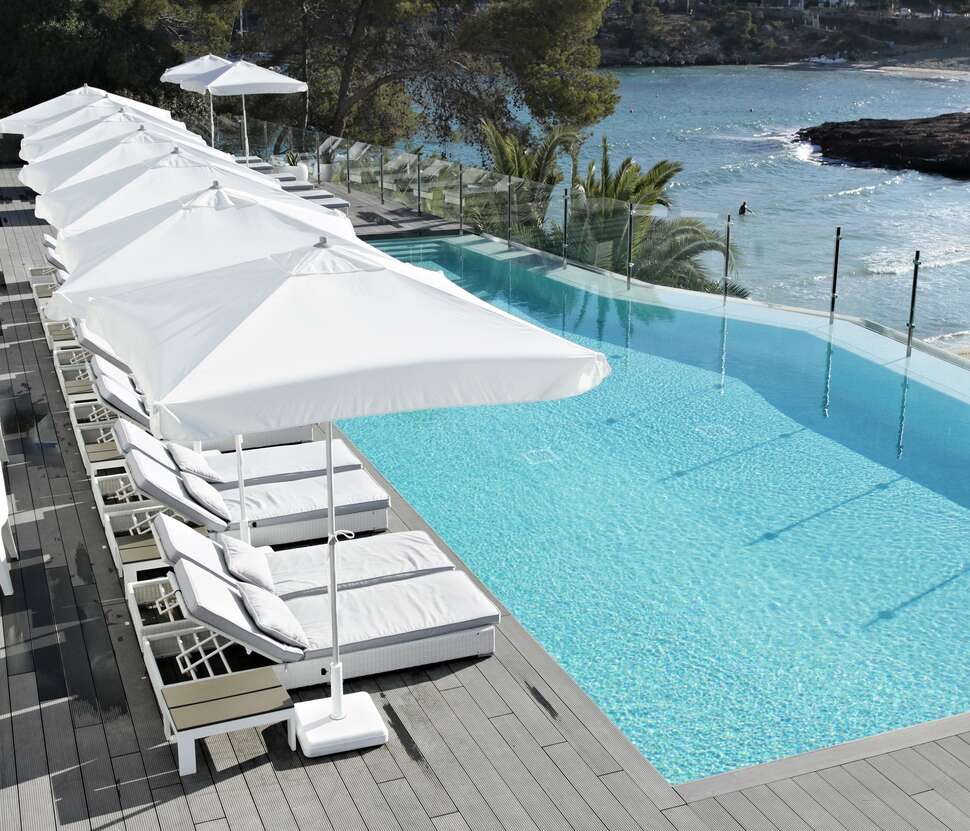 Een foto van het zwembad bij Grupotel Ibiza Beach Resort
