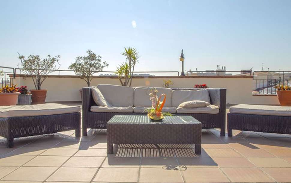 Een foto van het terras bij Hotel Lloret Santa Rosa