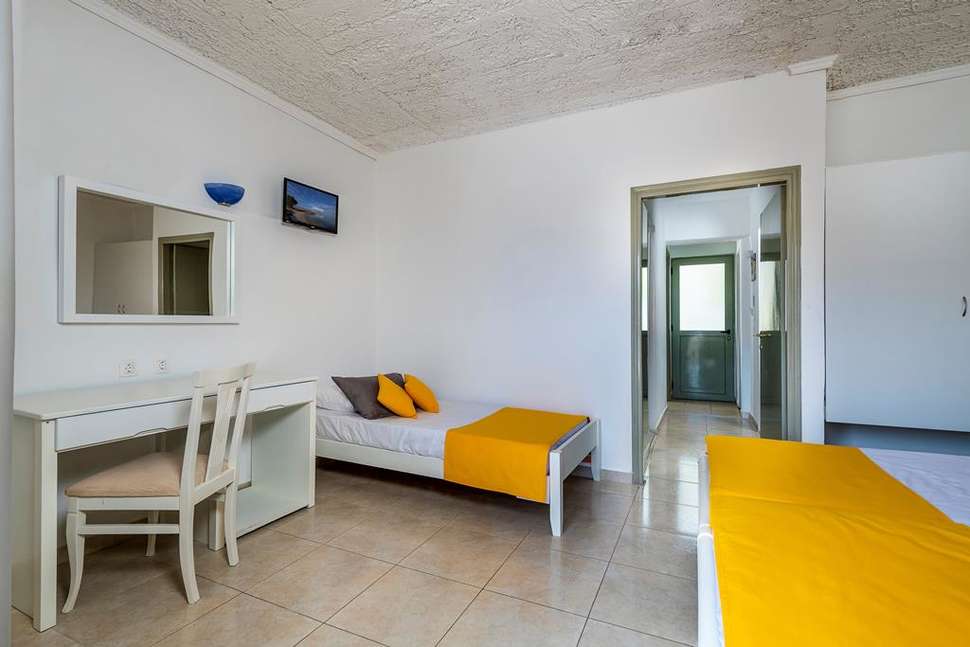 Een foto van Niriides Beach Hotel