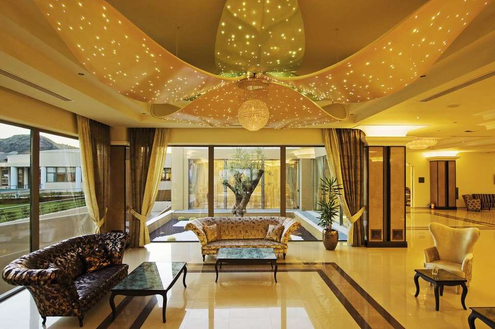 Een foto van het interieur van La Marquise Luxury Resort