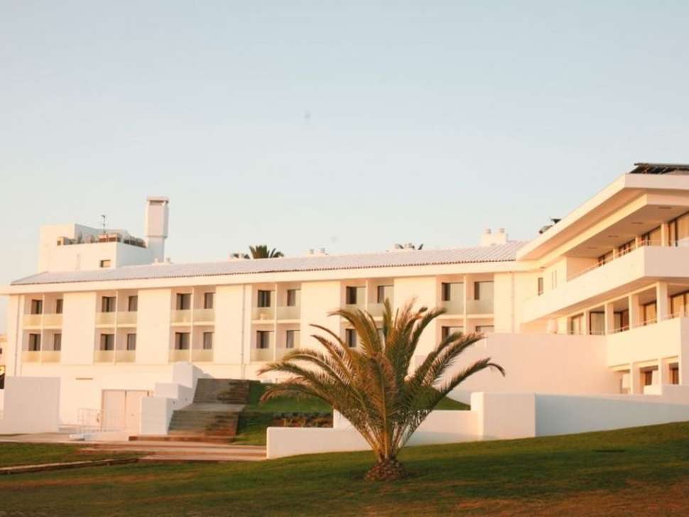 Ein Foto von der Außenansicht des Memmo Baleeira Hotel