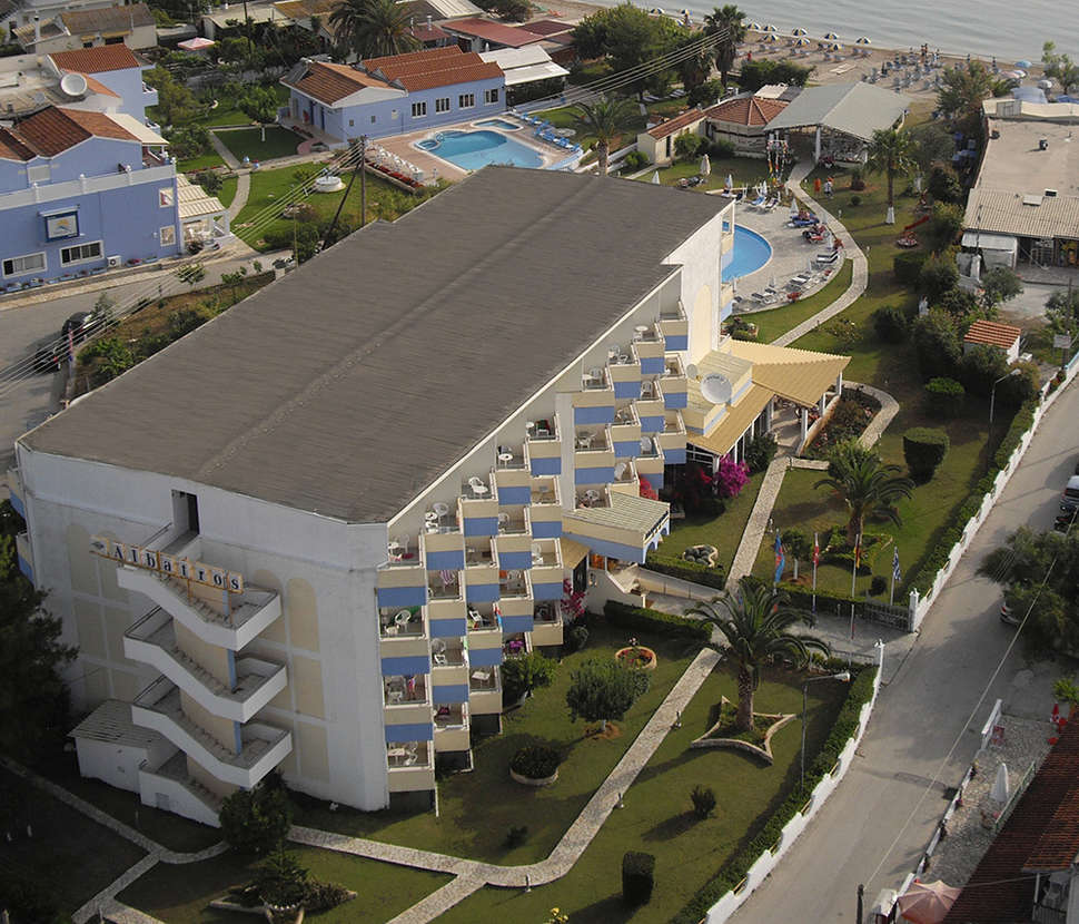 Een foto van de buitenkant van Cooee Hotel Albatros