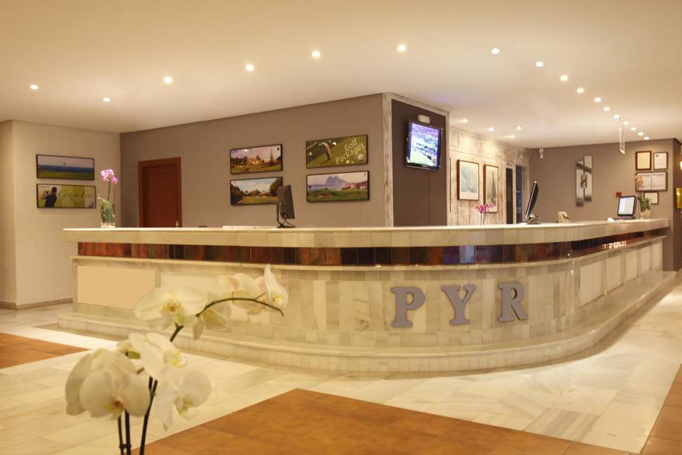 Een foto van het interieur van Hotel Occidental Puerto Banus