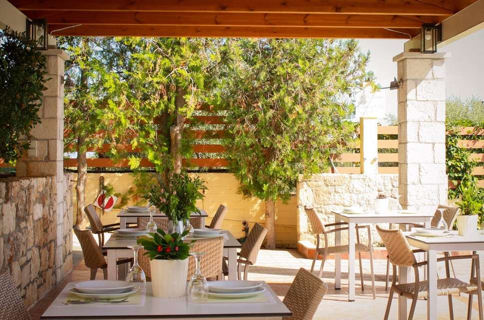 Een foto van het terras bij Villa Vicky